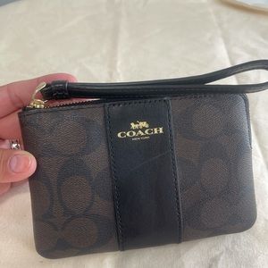****Sold*** New Coach Signature Wristlet